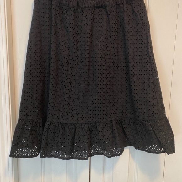 Eyelet short skirt - Picture 2 of 5